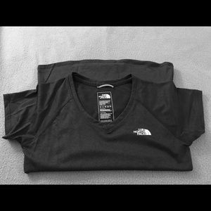 North Face short-sleeve Reaxion Amp V-neck tee